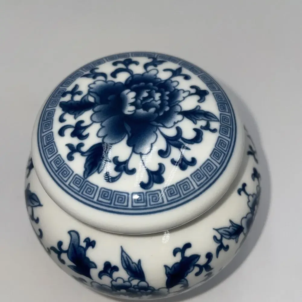 Chinese Traditional Blue White Porcelain Ceramic Small Ginger Jar Floral Display - Picture 2 of 9